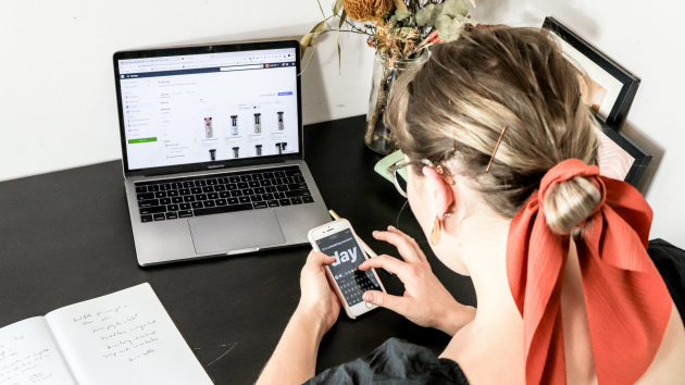 Mehrheit offen für KI-gestützte Kaufberatung im Onlinehandel - Quelle: Socialcut/Unsplash